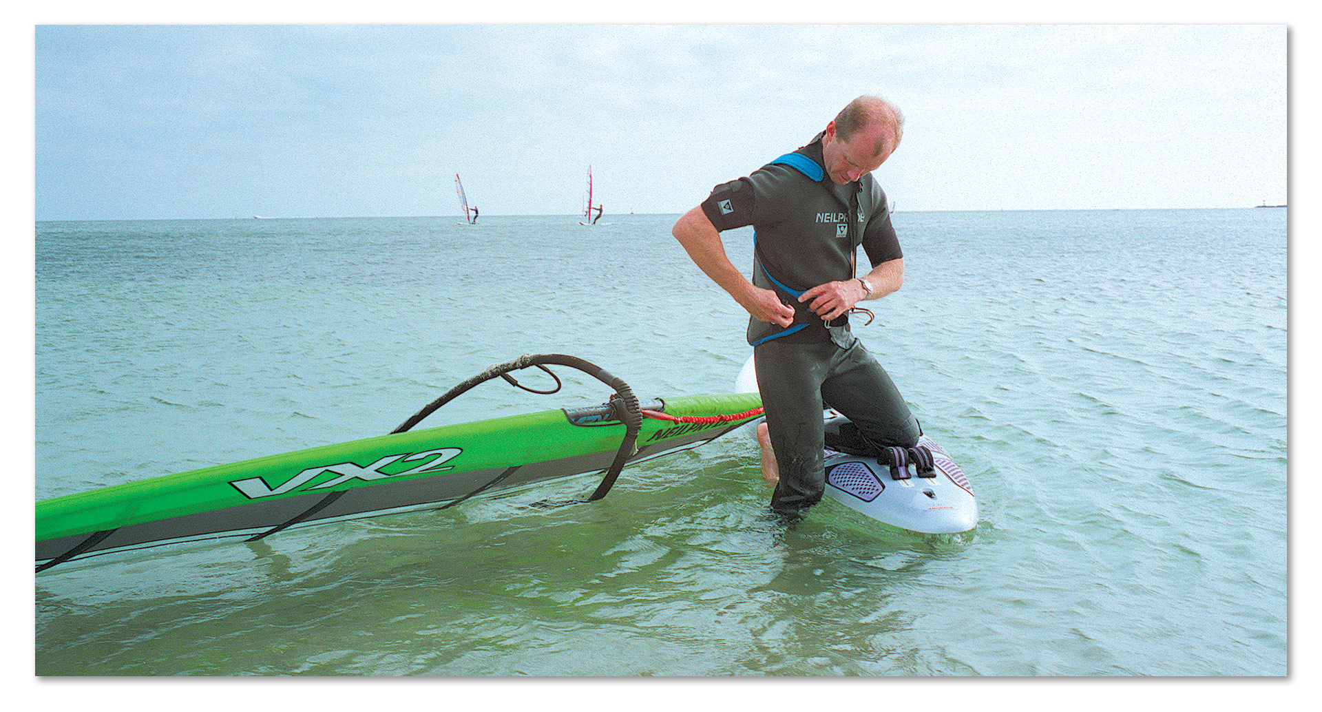 american_windsurfer_4.3_flame-keeper_PAUL-IN-HARNESS
